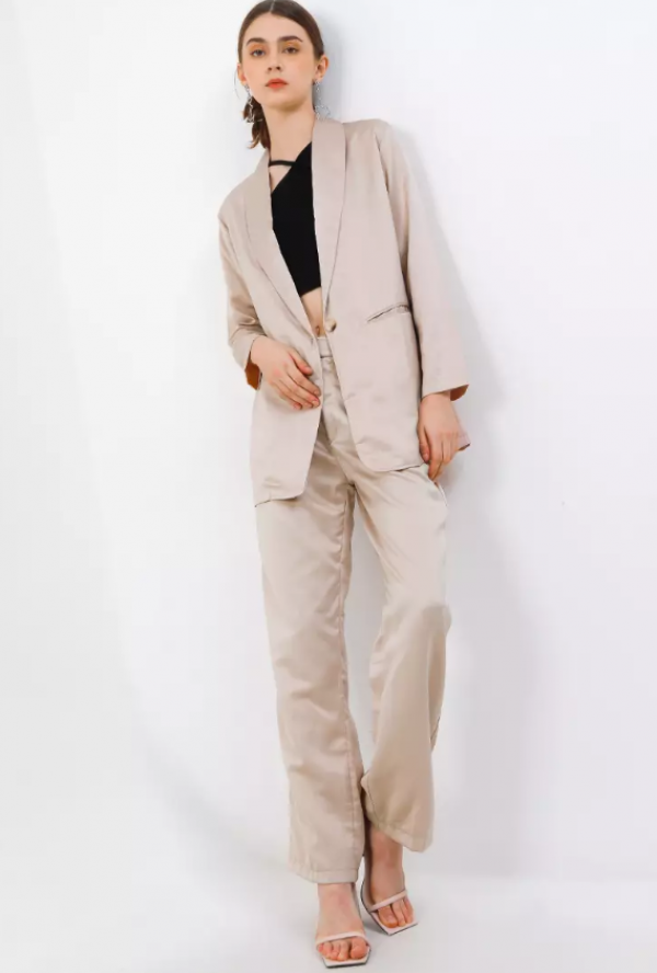 Jas blazer dengan bahan sampanye